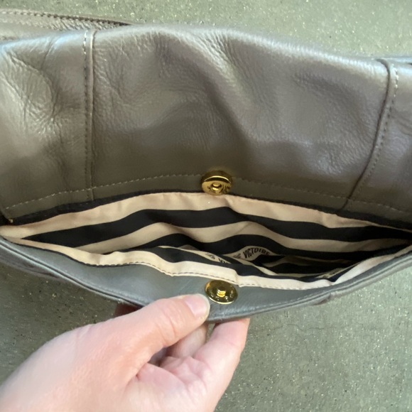 Pour la Victoire leather shoulder bag twist lock - Picture 6 of 15